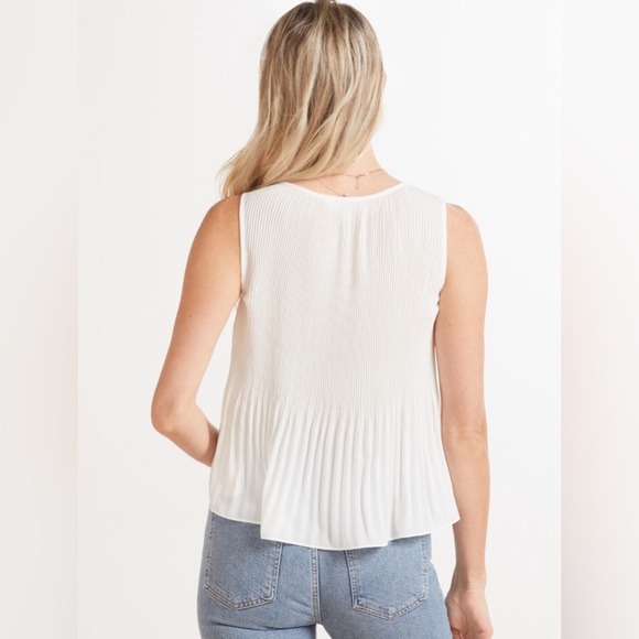 NWOT BB Dakota Turn Up the Pleat Top - Small, Ivory - Picture 2 of 7